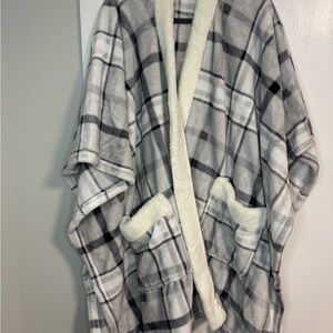 Plaid Fleece Blanket Poncho with Pockets